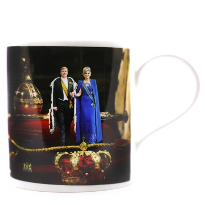 Grote Inhuldigingsbeker Koning Willem-Alexander (Bone China) Grote Inhuldigingsbeker Koning Willem-Alexander (Bone China)